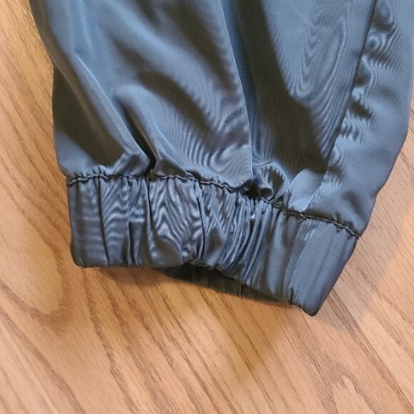 ALO YOGA IT GIRL CARGO JOGGER PANTS ELASTIC WAIST & ANKLE DARK CACTUS GREEN sz M - Picture 7 of 8